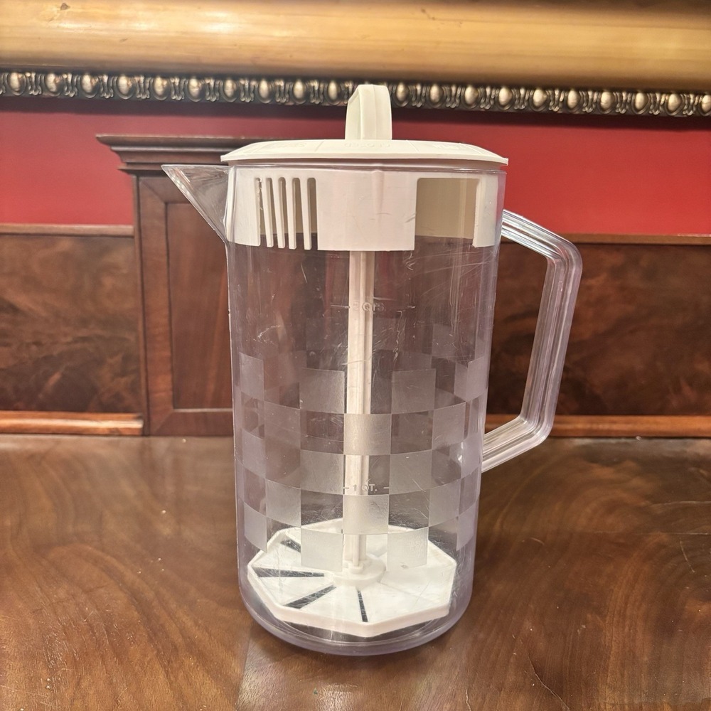 Pampered Chef 2 Qt Quick Stir Pitcher Mixer Clear Plastic Batter Drink Mixer USA